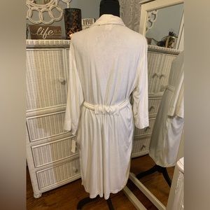 NATORI Lightweight Terry Robe.  NWT.  WHITE/size M WOMENS 8-10